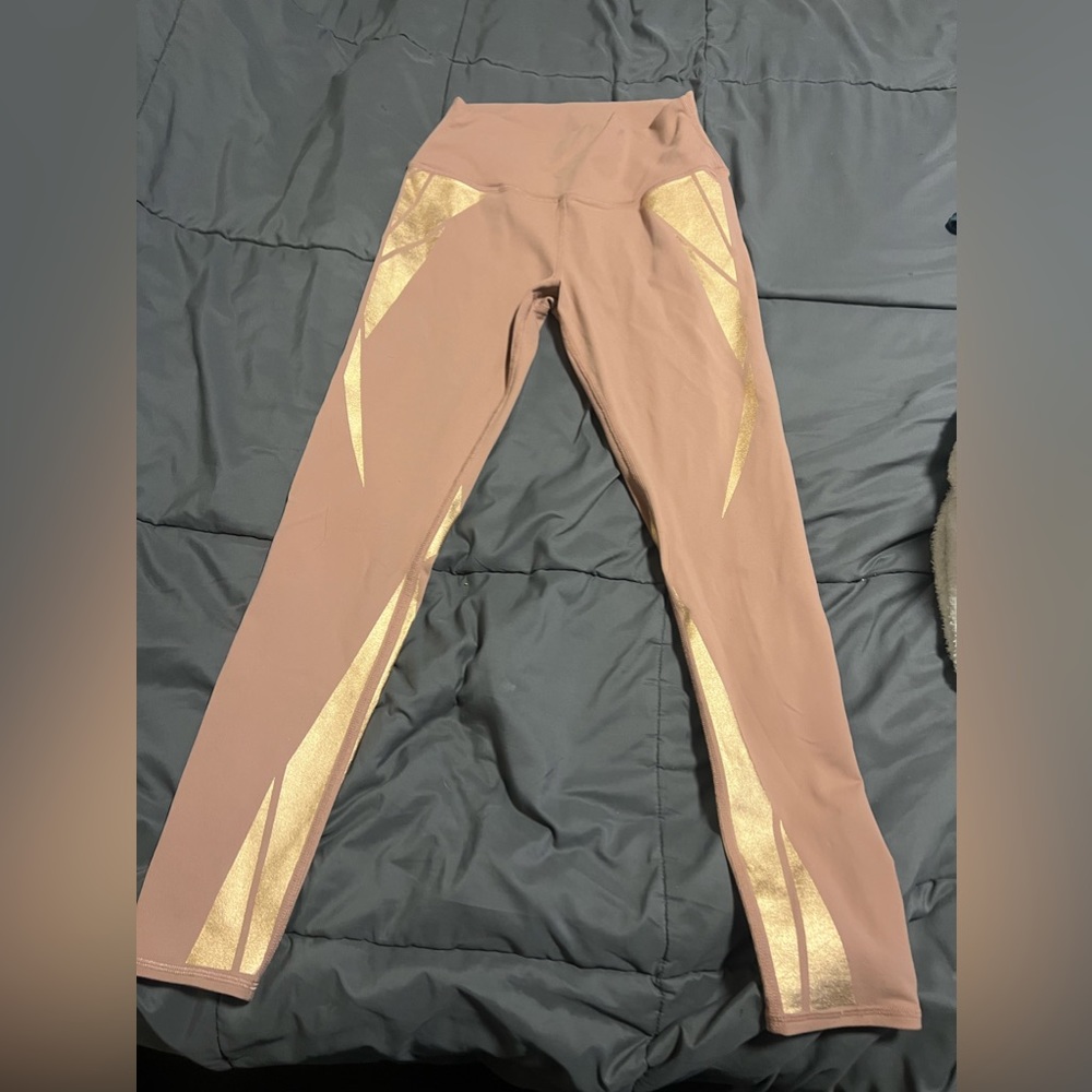 Blush and rose gold alo leggings great condition like new